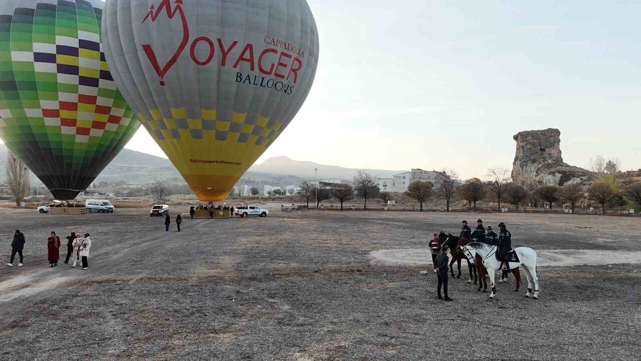 Kapadokya'da Öğretmenler Günü'ne Özel Sıcak Hava Balonu Uçuşu