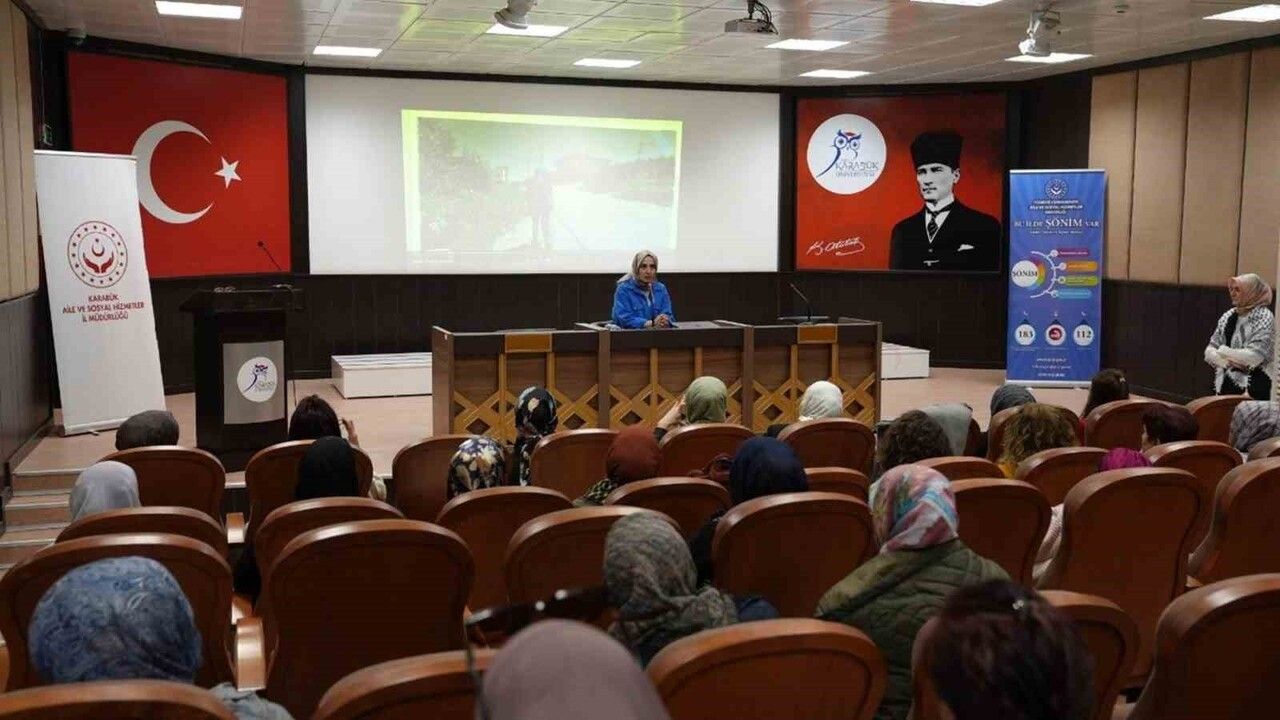 Karabük Üniversitesi'nde 'Zeytin Ağacının Altında' Belgeseli İzleyiciyle Buluştu