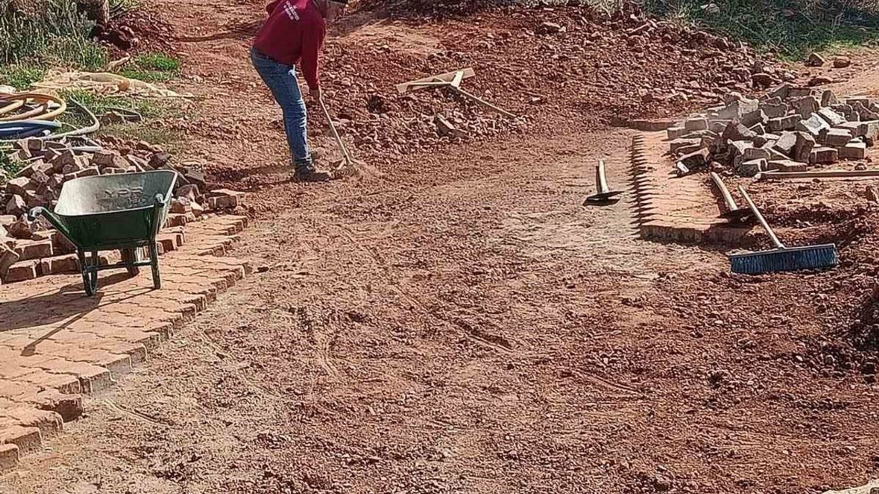 Karacasu'da Çevre Bakım ve Onarım Faaliyetleri Devam Ediyor