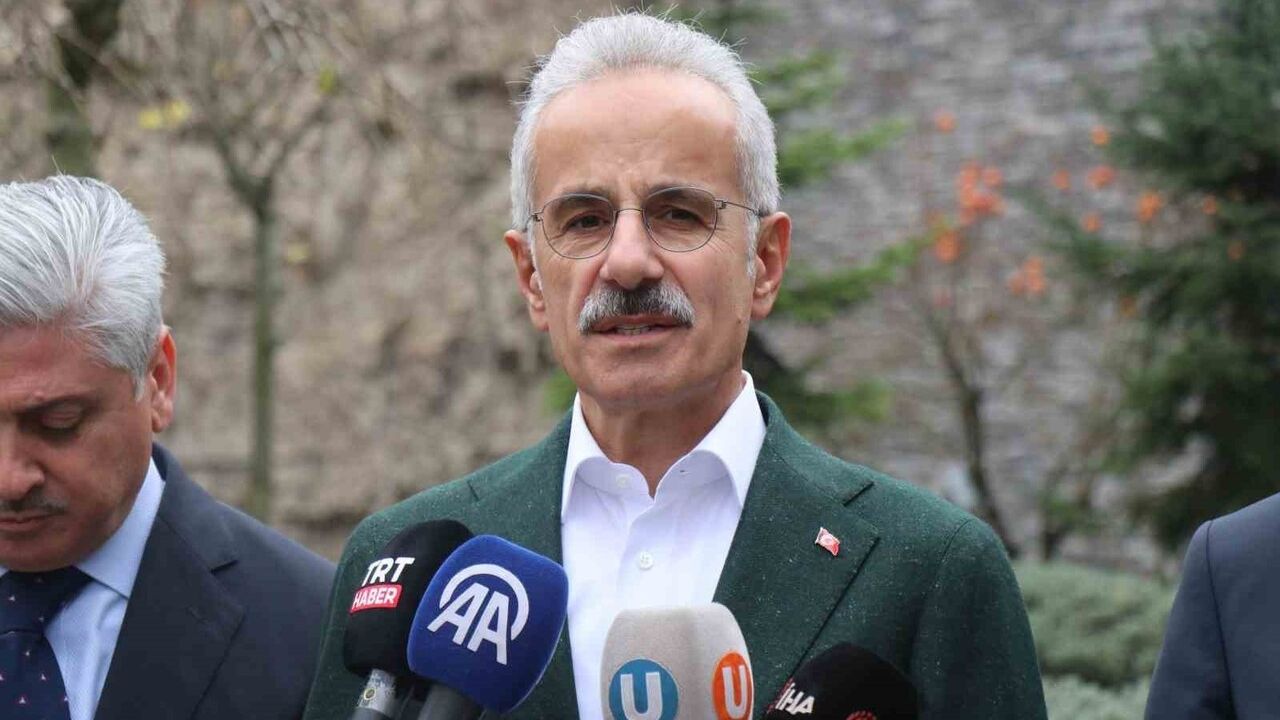 Karadeniz'deki Gemi Yangınları ve Ulaştırma Bakanı Uraloğlu'nun Açıklamaları