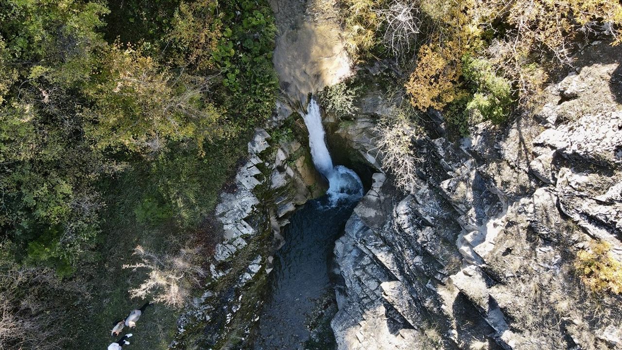 Karakütük Şelalesi: Doğanın Gözbebeği Ziyaretçilerini Bekliyor