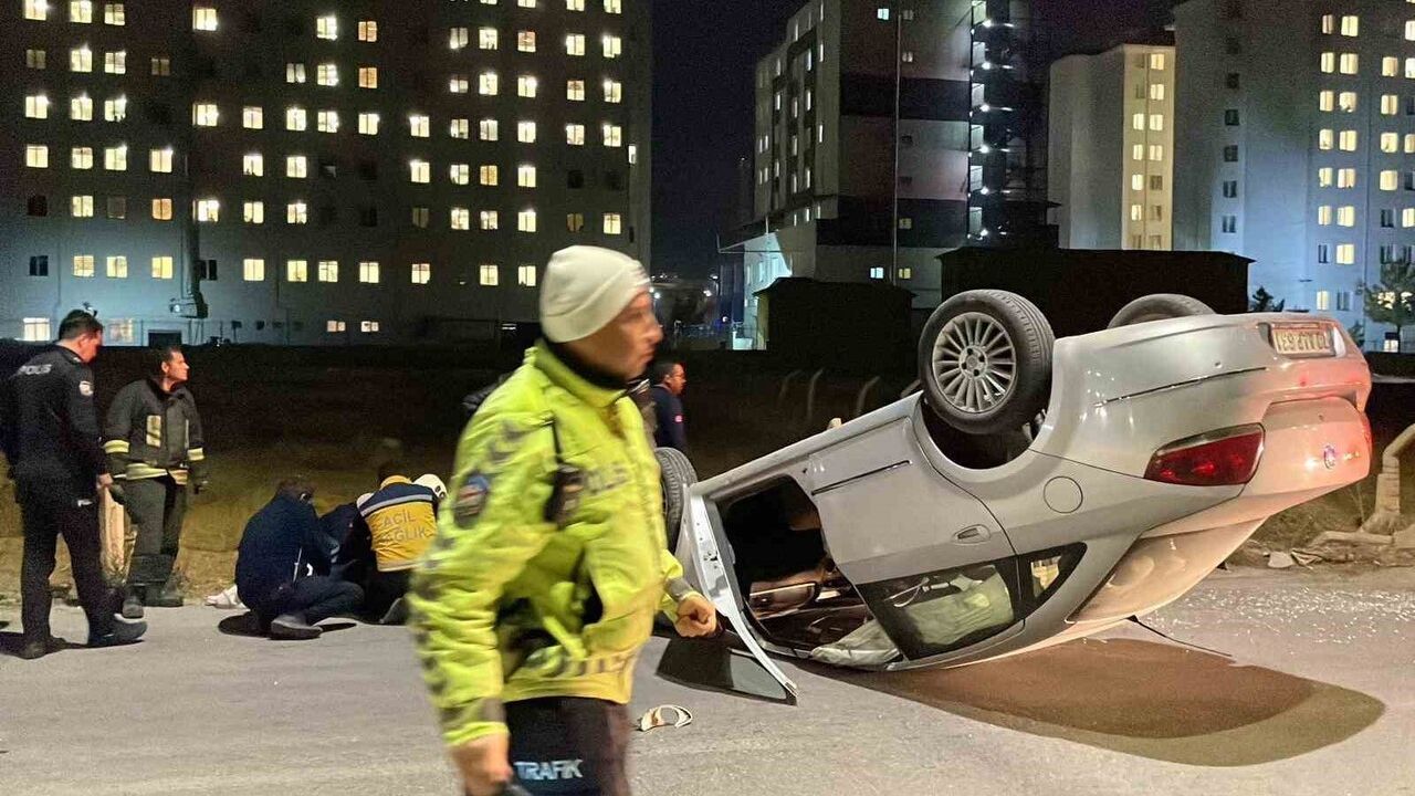 Karaman'da Otomobil Takla Attı: 2 Yaralı