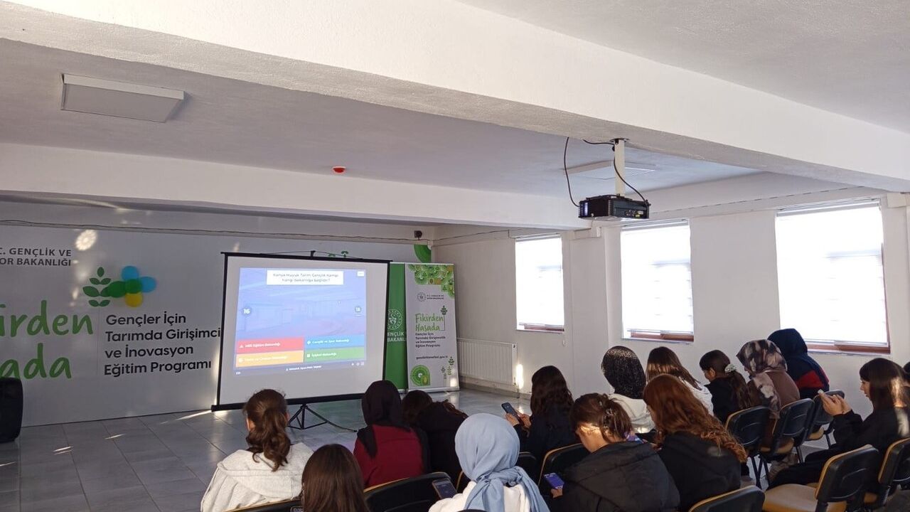 Karapınar Gençler Hüyük Tarım Kampı'nda Buluştu