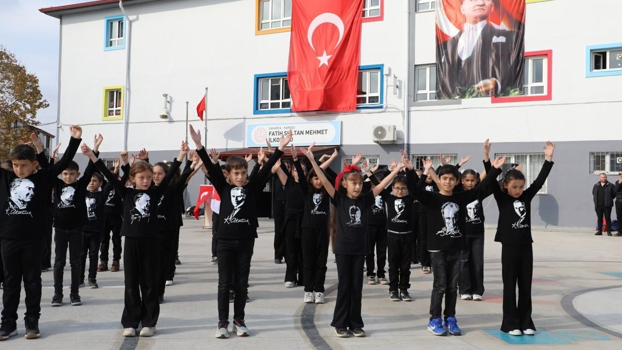 Karasu'da Duygu Dolu 10 Kasım Anma Programı
