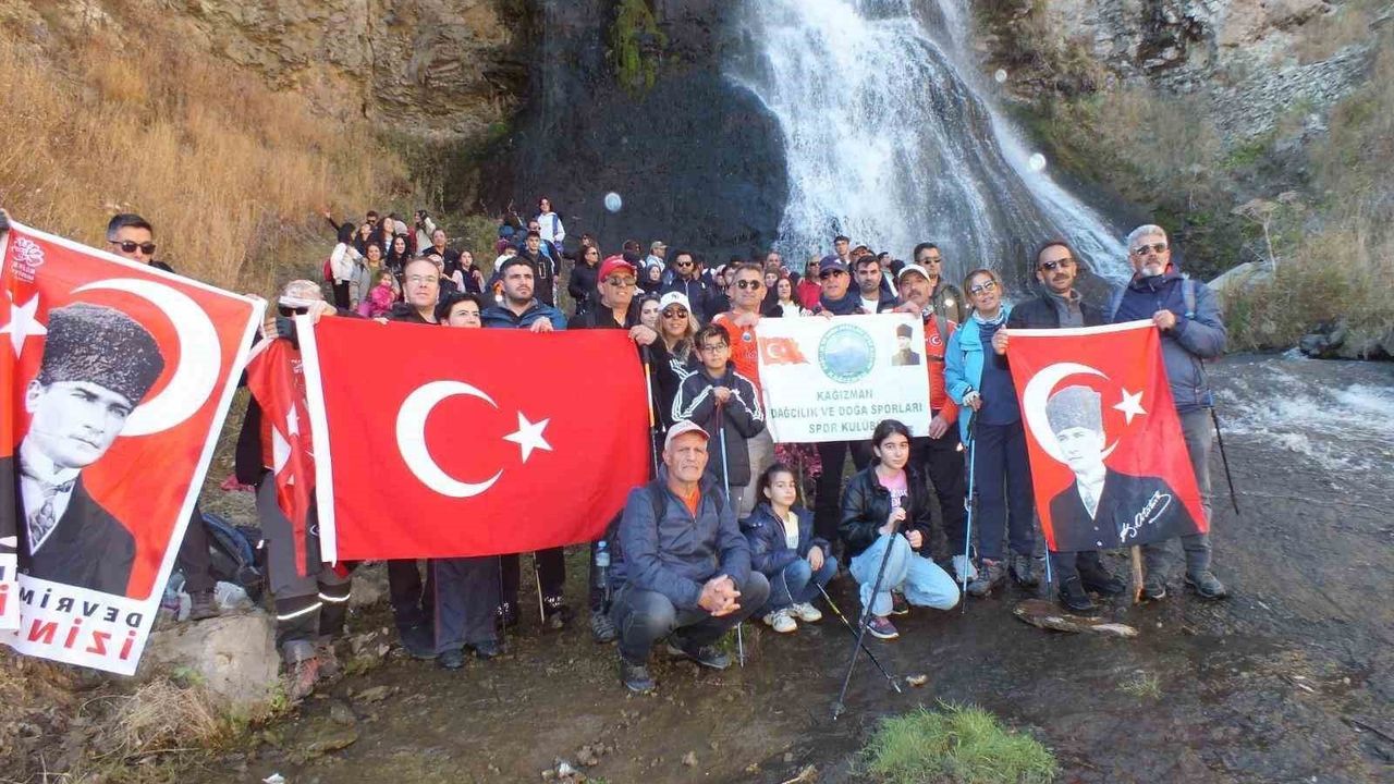 Kars'ta Dağcılar Susuz Şelalesi'nde Yürüyüş Gerçekleştirdi