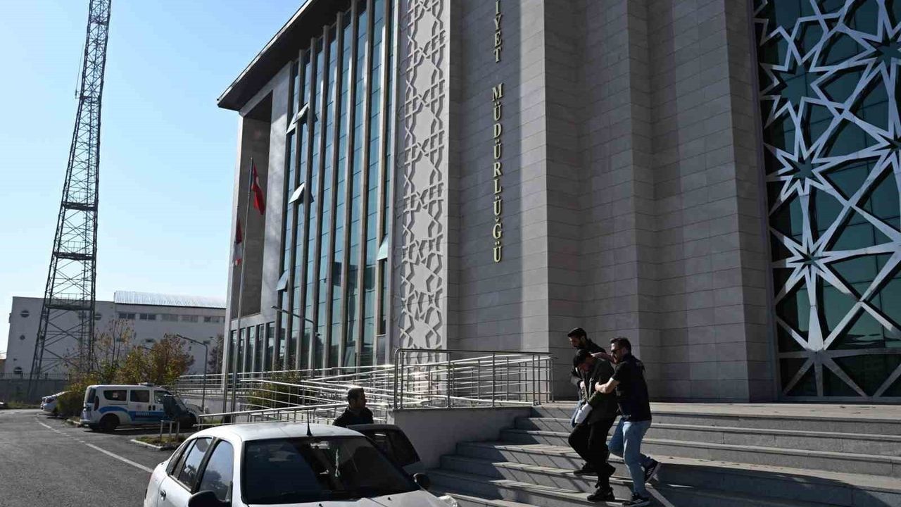 Kars'ta Dolandırıcılık Suçlusuna Operasyon