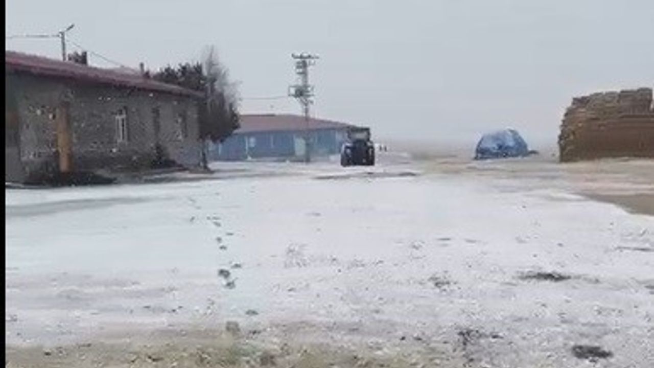 Kars'ta Yüksek Kesimlere Kar Yağdı