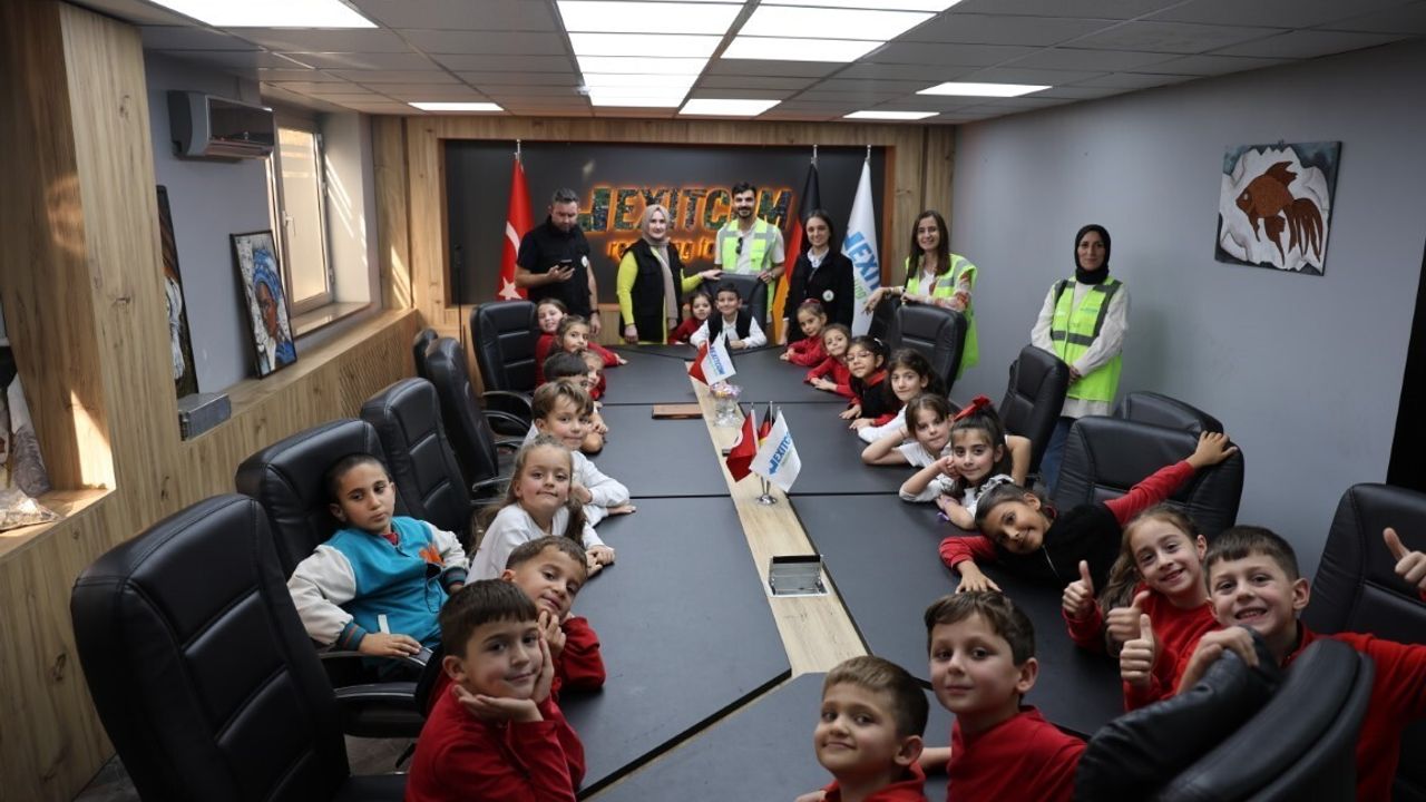 Kartepe'de Öğrencilere Geri Dönüşüm Eğitimleri