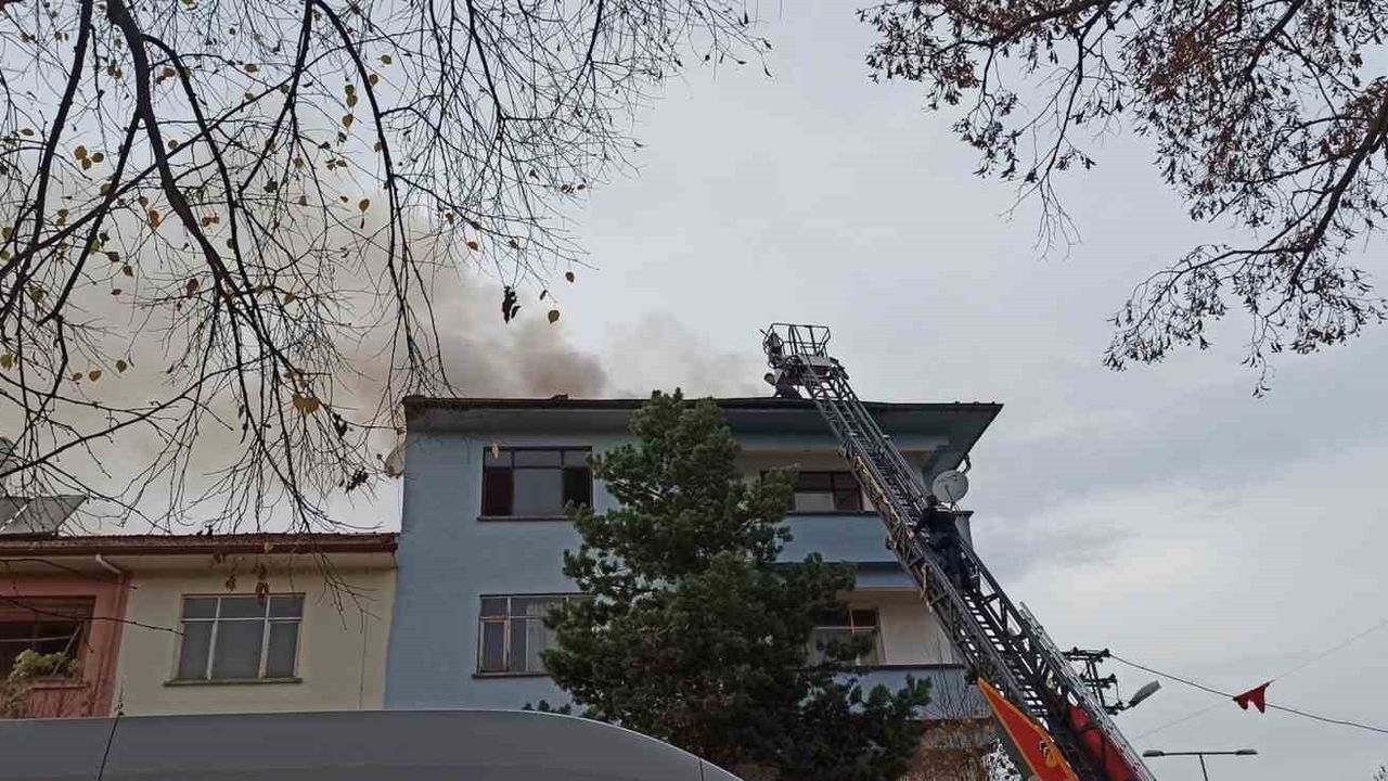 Kastamonu'da Çatı Yangını Paniğe Neden Oldu