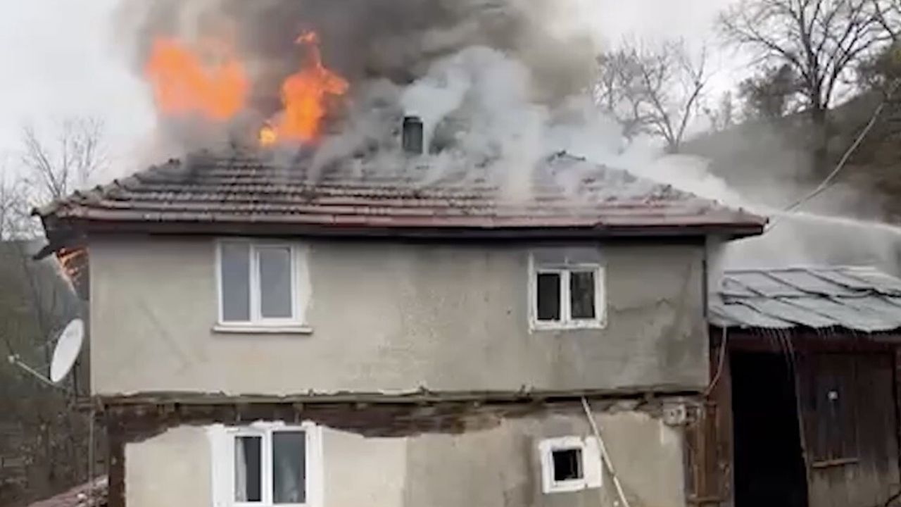 Kastamonu'da Ev Yangını Kontrol Altına Alındı