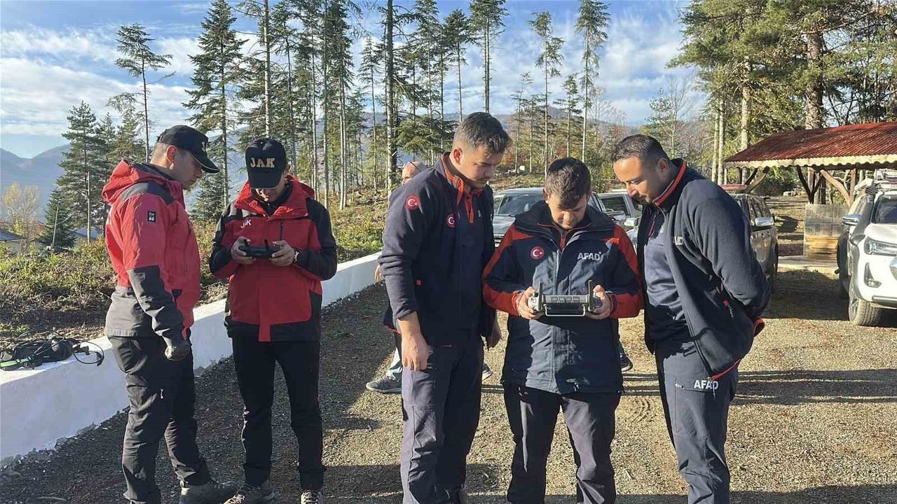 Kastamonu'da Kayıp Anne ve Oğlunun Arama Çalışmaları Üç Gününde Devam Ediyor