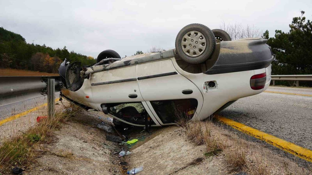 Kastamonu'da Takla Atan Araç Alev Aldı, 2 Yaralı