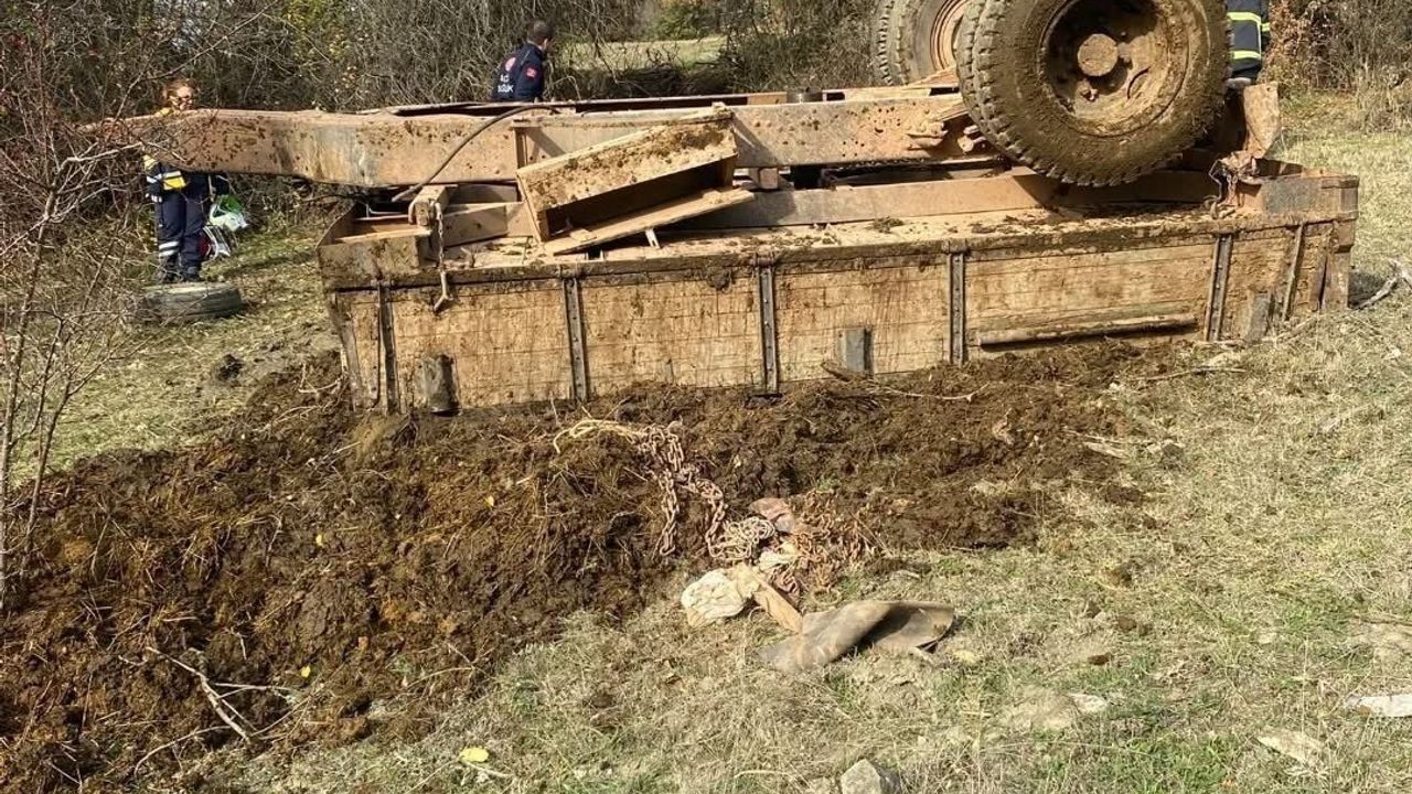 Kastamonu'da Traktör Devrilmesi: 1 Kişi Hayatını Kaybetti