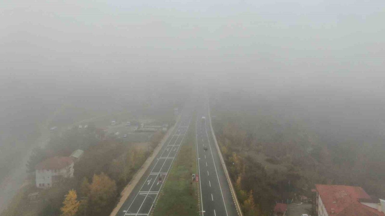 Kastamonu'da Yoğun Sis Görüş Mesafesini Düşürdü