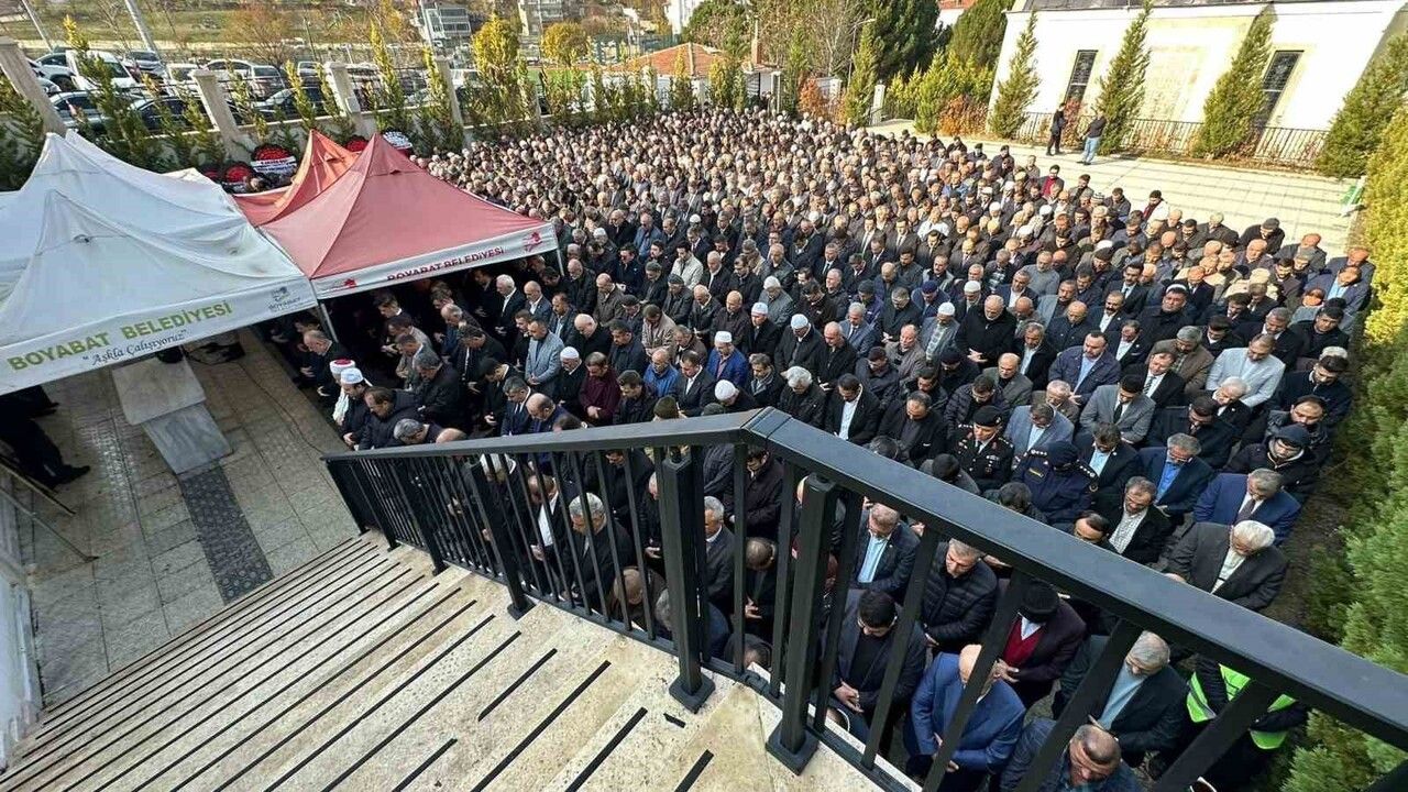 Kastamonu Valisi Meftun Dallı'nın Annesi Son Yolculuğuna Uğurlandı