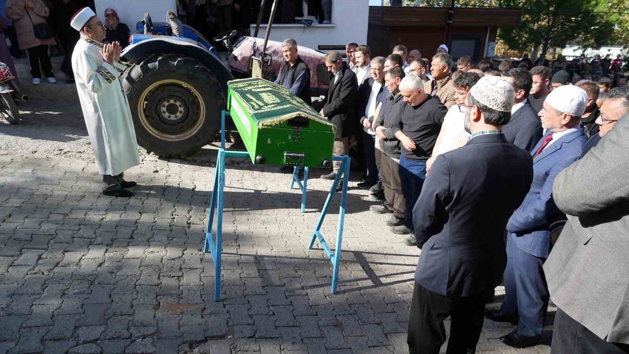 Kayıp İmam Hatip İlker Topaloğlu Son Yolculuğuna Uğurlandı