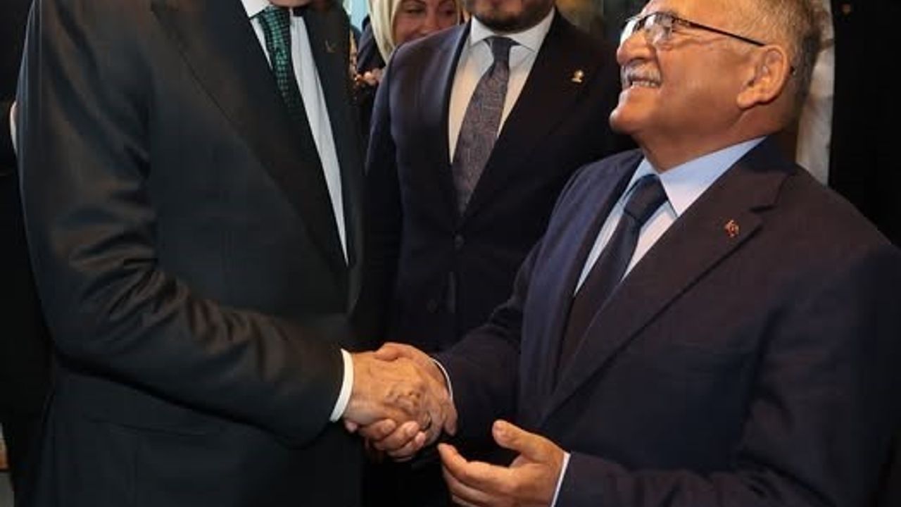 Kayseri Büyükşehir Belediye Başkanı Büyükkılıç, Şehircilik Zirvesi'nde Erdoğan ile Buluştu