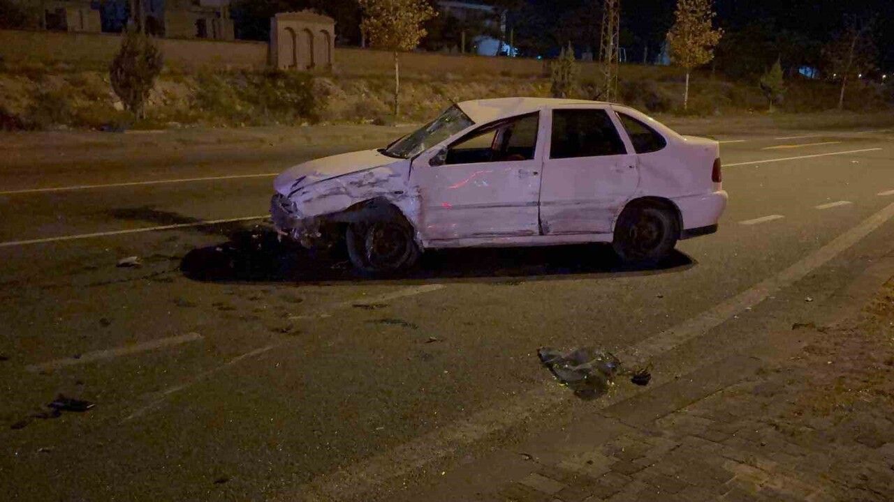 Kayseri'de Kavşak Kazası: 2 Yaralı