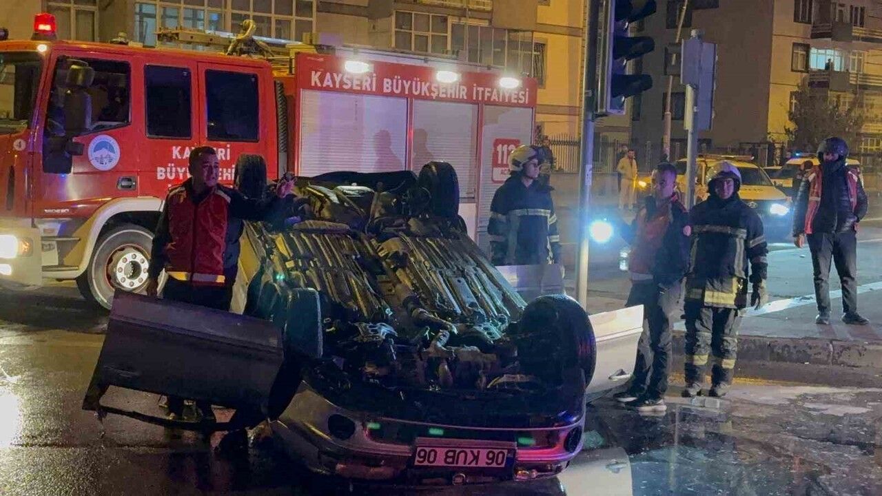 Kayseri'de Kovalamaca Sonucu Takla Atan Araçta İki Yaralı
