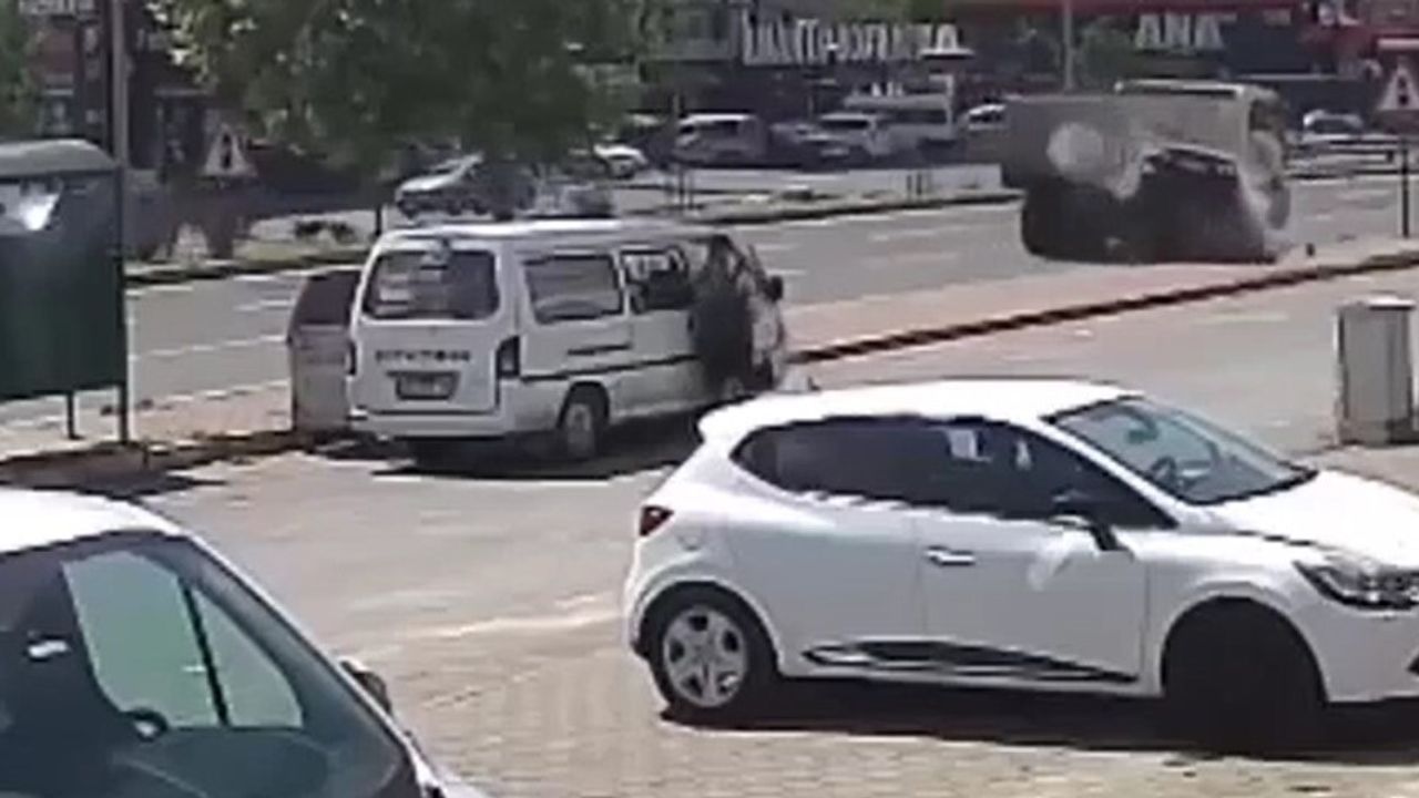 Kayseri'de Trafik Kazaları Güvenlik Kameralarına Yansıdı