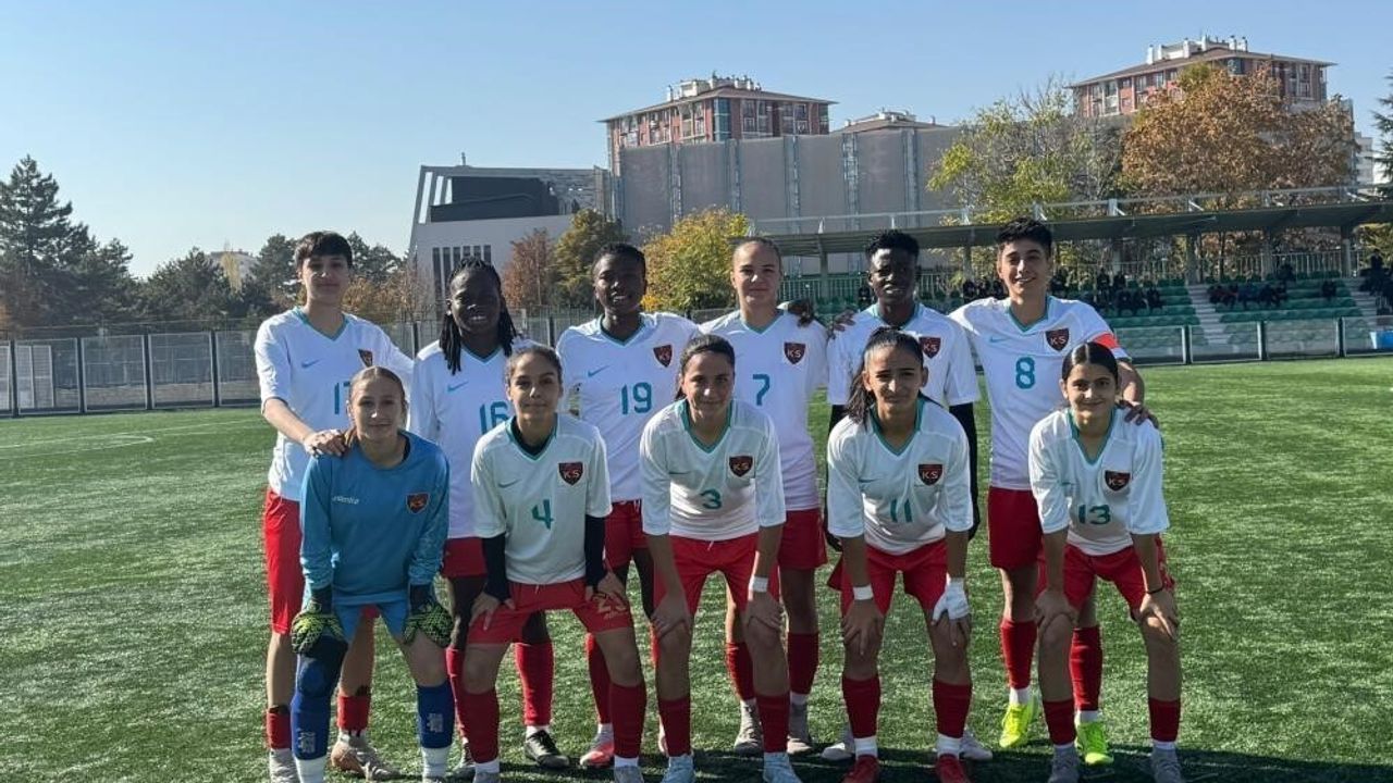 Kayseri Kadın FK, Gazikent'i 7-1 Yenerek İkinci Sıradaki Yerini Korumaya Devam Ediyor