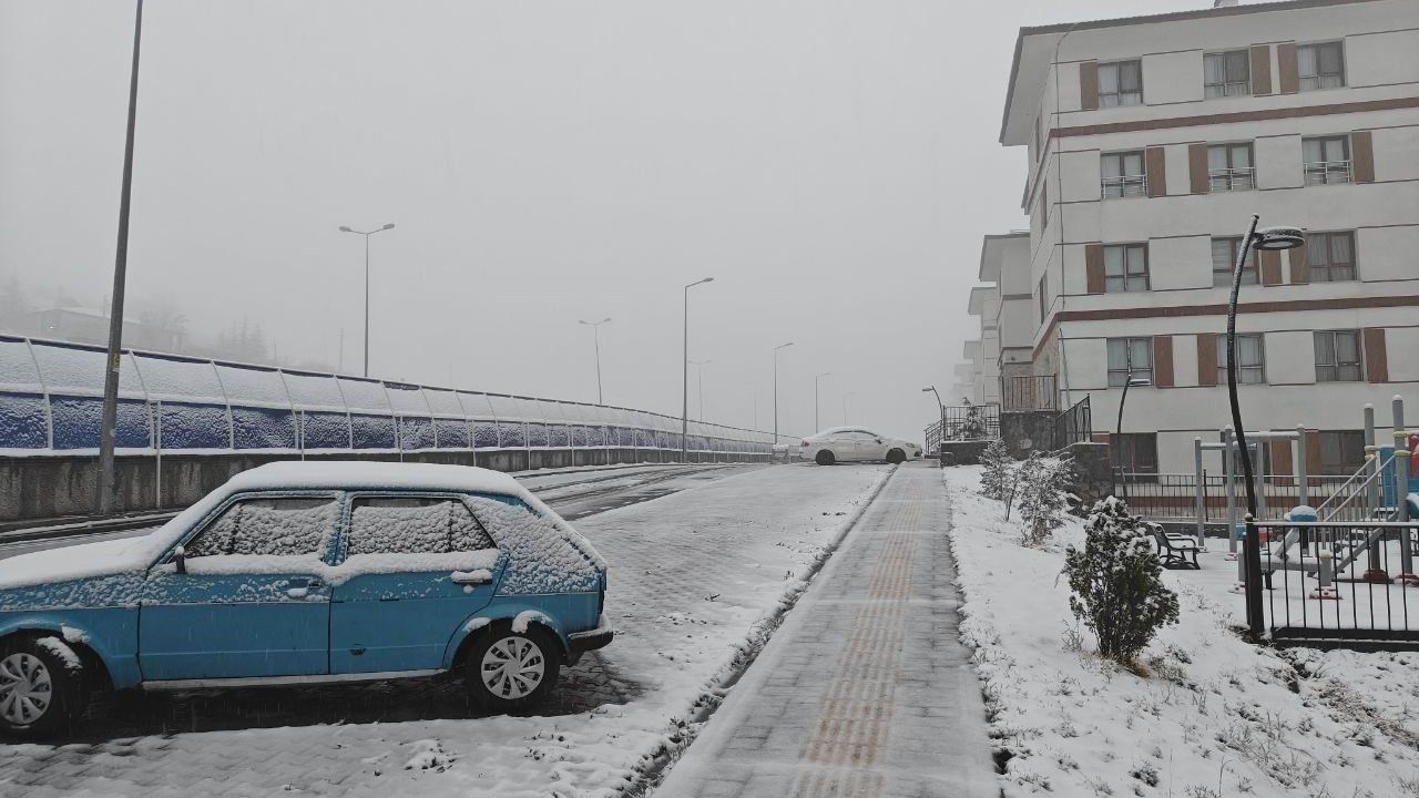 Kayseri'nin Yüksek Kesimlerinde Kar Yağışı Etkili Oldu