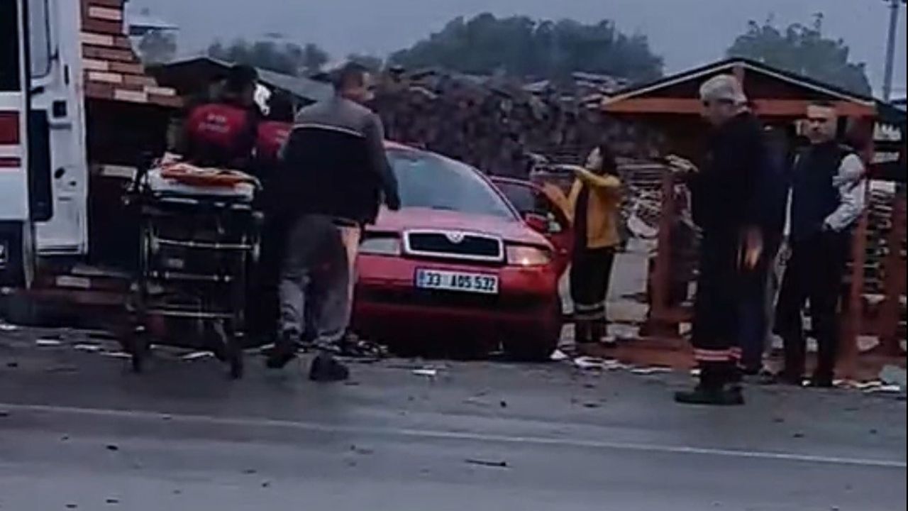 Kemalpaşa'da Feci Trafik Kazası: İki Ölü, Dört Yaralı