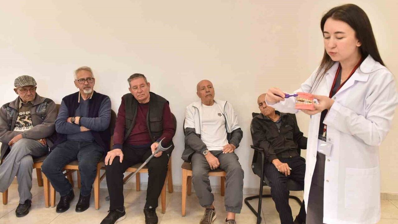 Kepez Belediyesi'nden Huzurevi Sakinlerine Ağız ve Diş Sağlığı Taraması