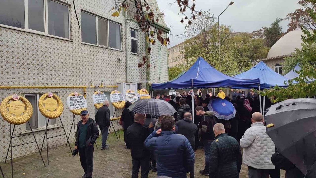 Keşan'daki İş Adamı Uğur Selvi Toprağa Verildi