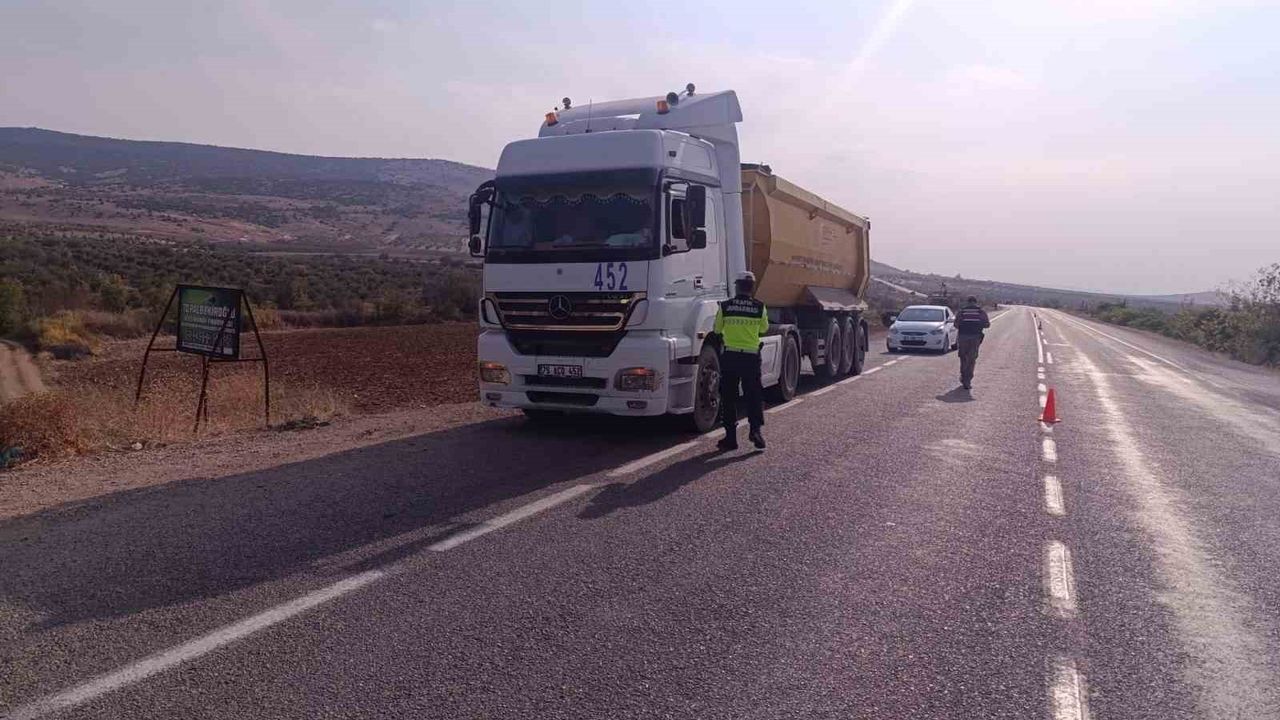 Kilis'te Yük Taşıyan Araçlara Sıkı Denetim