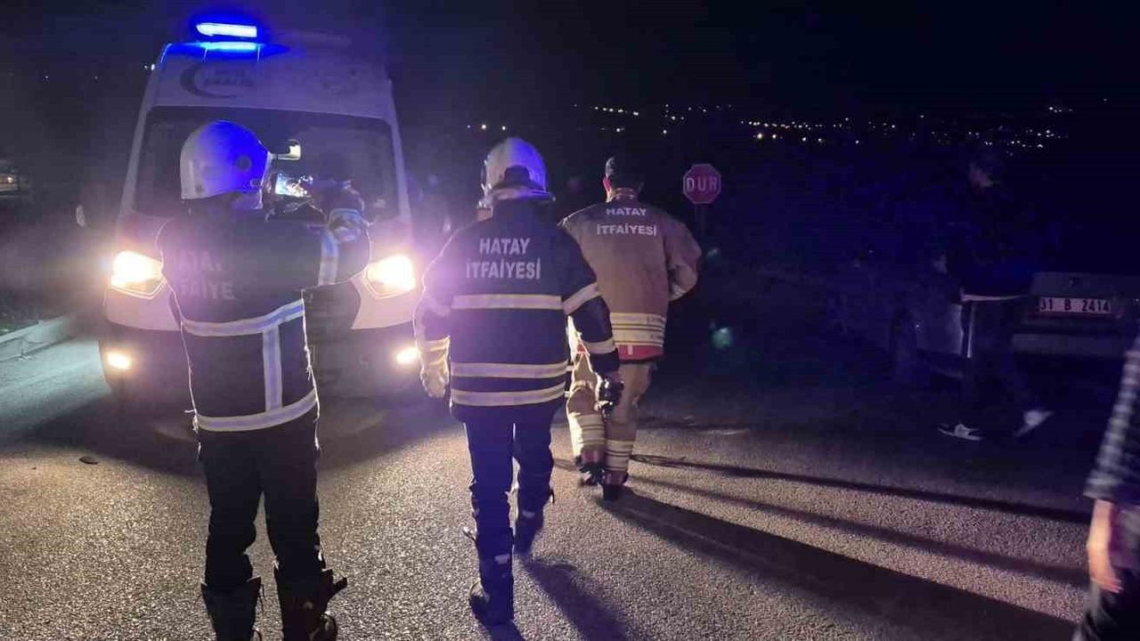 Kırıkhan'da İki Araç Çarpıştı: 4 Yaralı