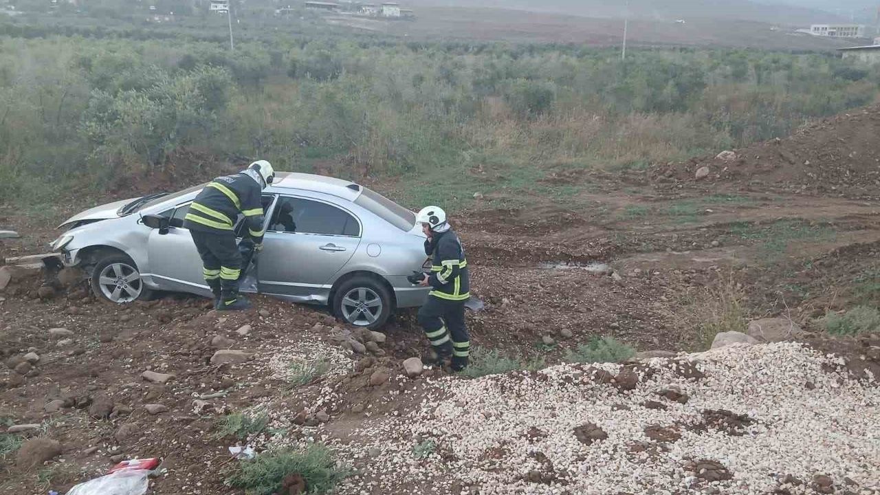 Kırıkhan'da Zeytin Bahçesine Uçan Otomobil: 1 Yaralı
