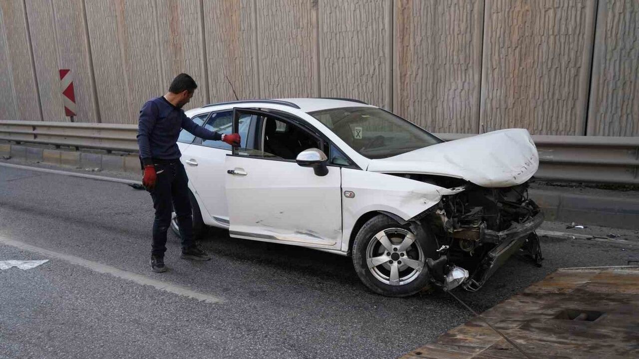 Kırıkkale'de Yağ Dökülmesi Zincirleme Kazaya Neden Oldu