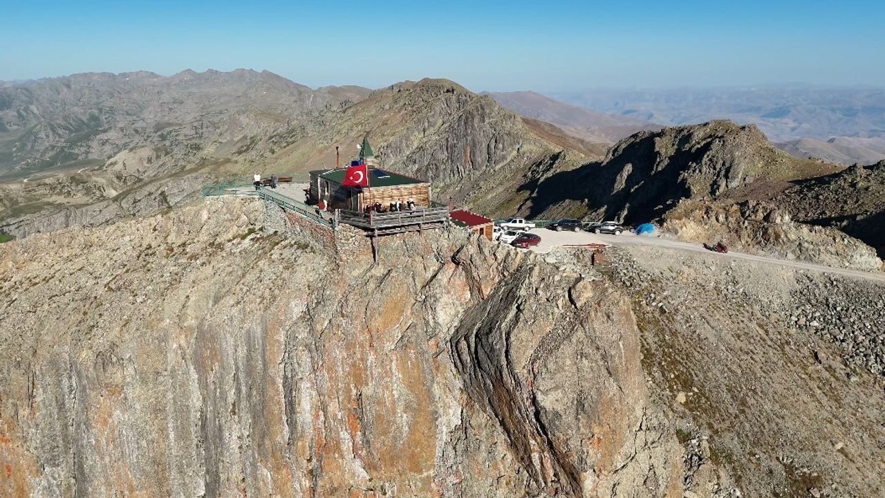 Kırklar Dağı Mescidi Yangında Yükselen Alevler
