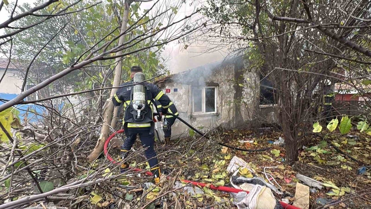 Kırklareli'de Metruk Binada Yangın Çıktı