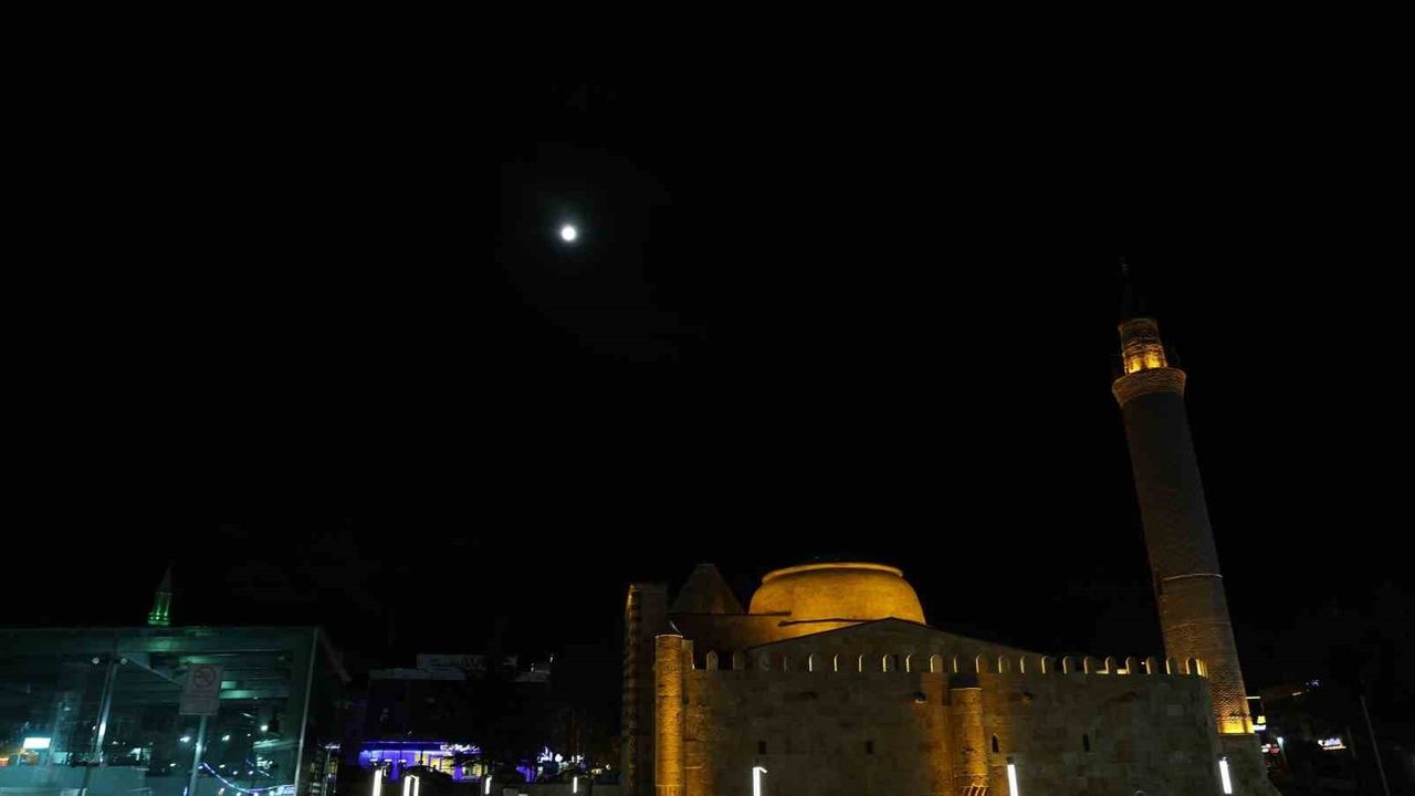 Kırşehir'de Kunduz Süper Ay Görüntülendi