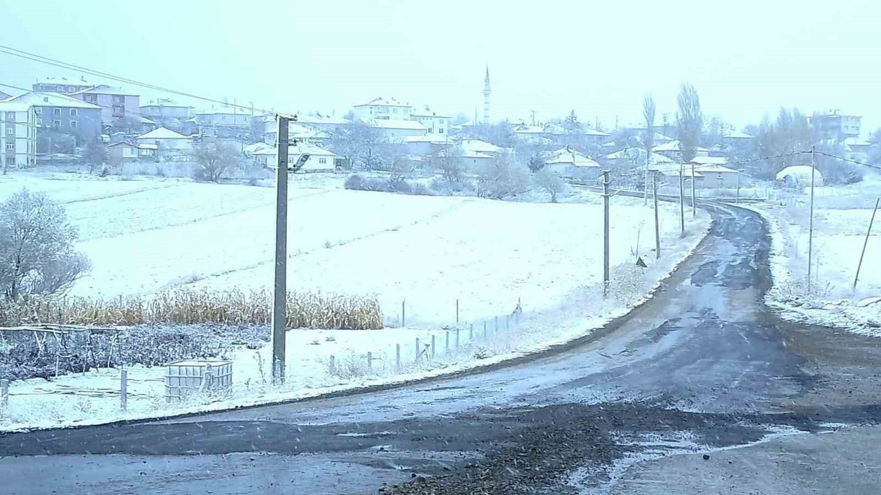 Kırşehir'in Yüksek Kesimleri Karla Kaplandı