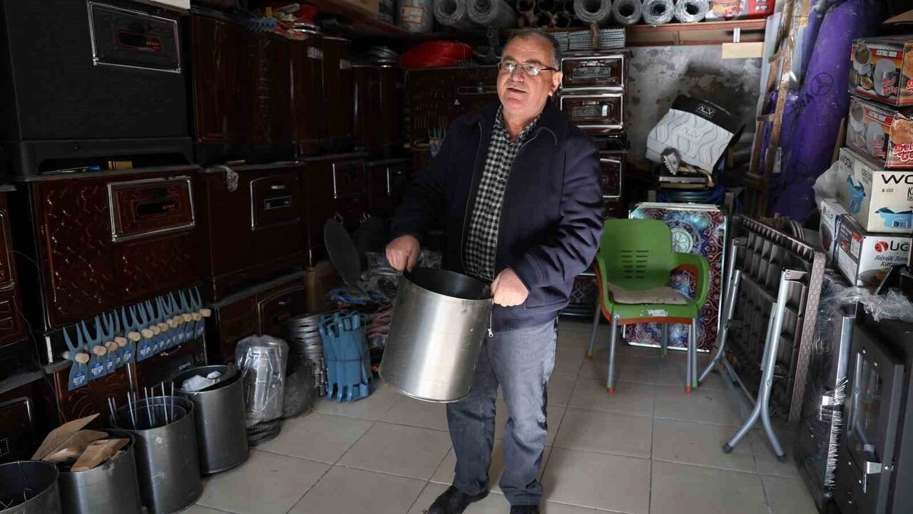 Kırşehir Uzun Çarşı’da Sobanın Yükselen Satışları