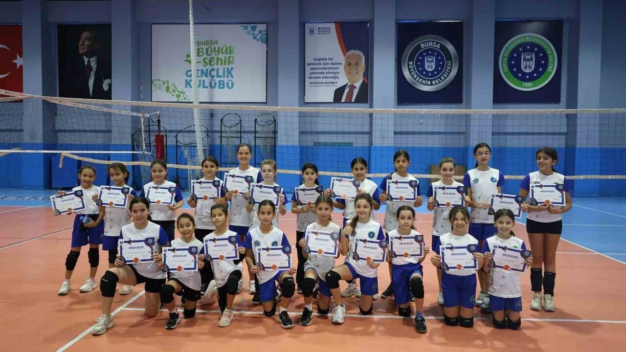 Kış Spor Okulları'nda Sertifika Sevinci