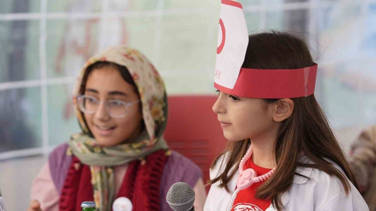 Kızılay Haftası Kartal'da Öğrenci Etkinlikleriyle Kutlandı