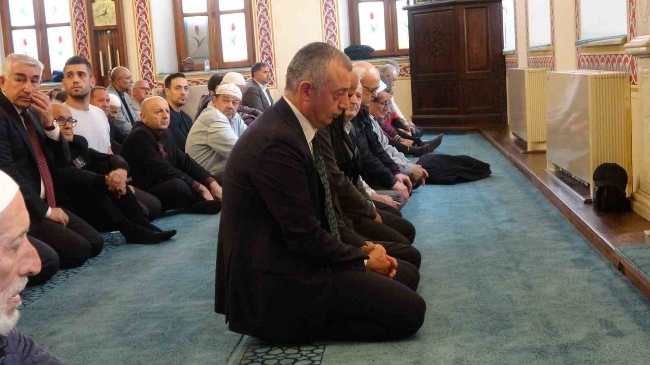 Kocaeli'de Atatürk İçin Mevlit Okutuldu