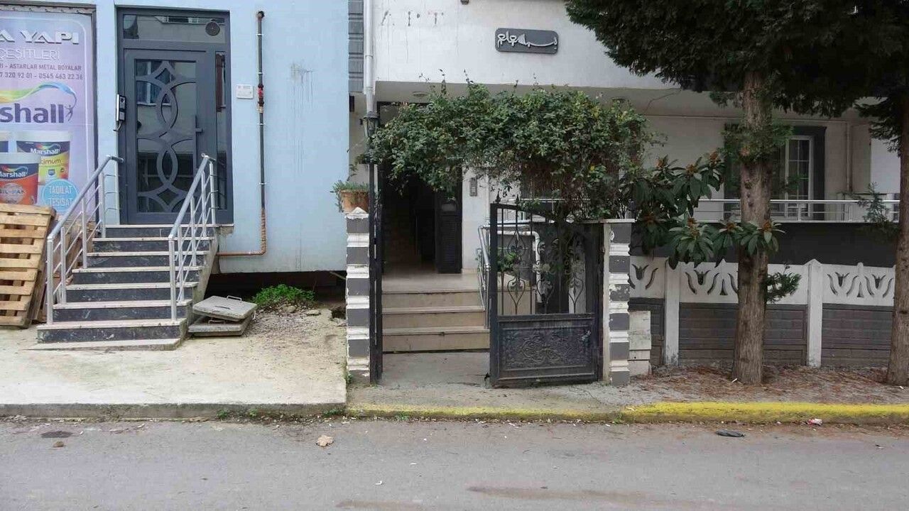 Kocaeli'de Bir Polis Memuru Evinde Ölü Bulundu