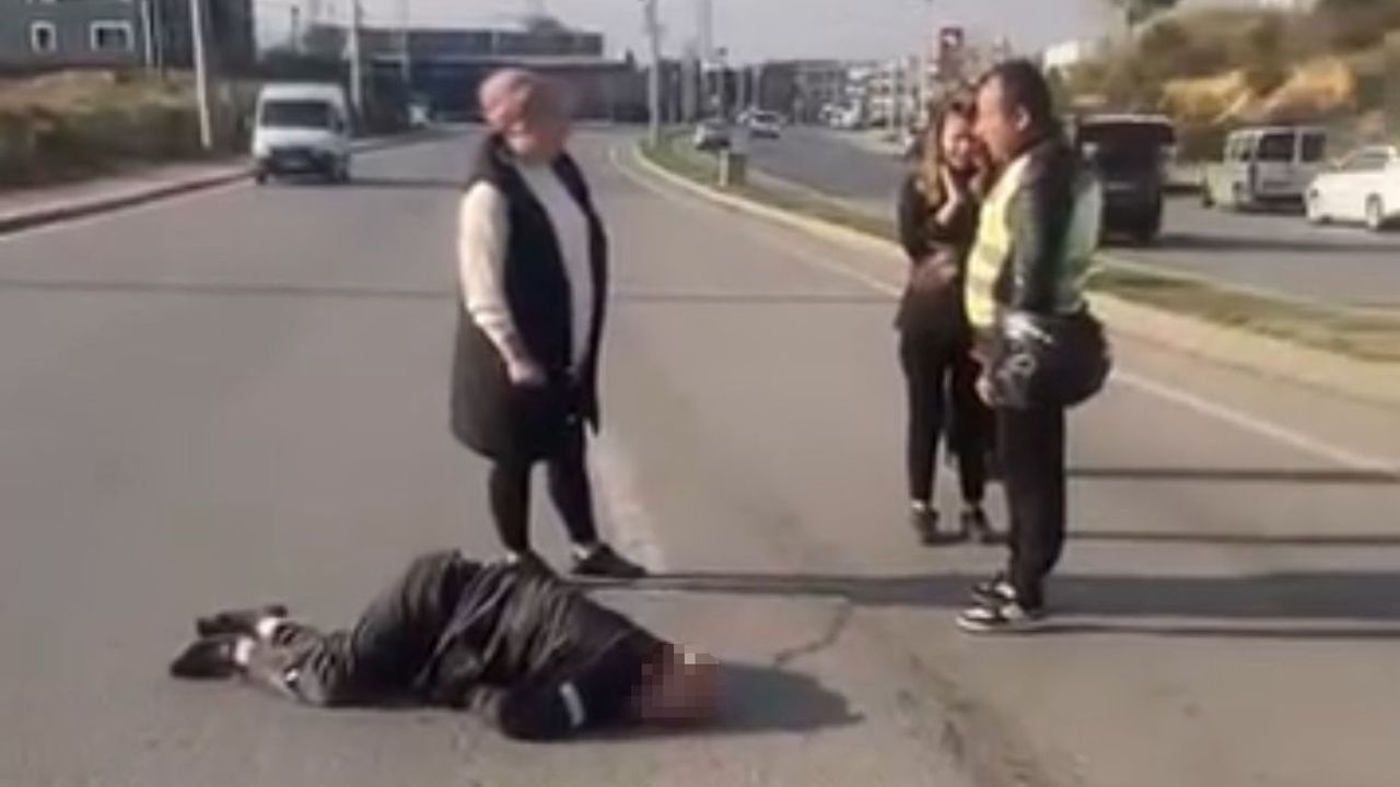 Kocaeli'de Otomobil Yayalara Çarptı: 1'i Ağır 2 Yaralı