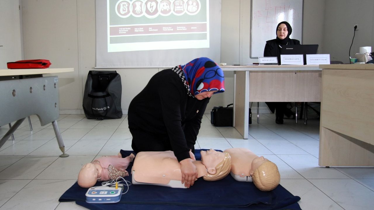 Kocaeli'de Yol ve Bakım Personeline İlk Yardım Eğitimi