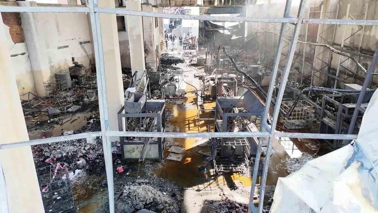 Kocaeli'deki Parfüm Tesisinde Yangın: 6 Ölü
