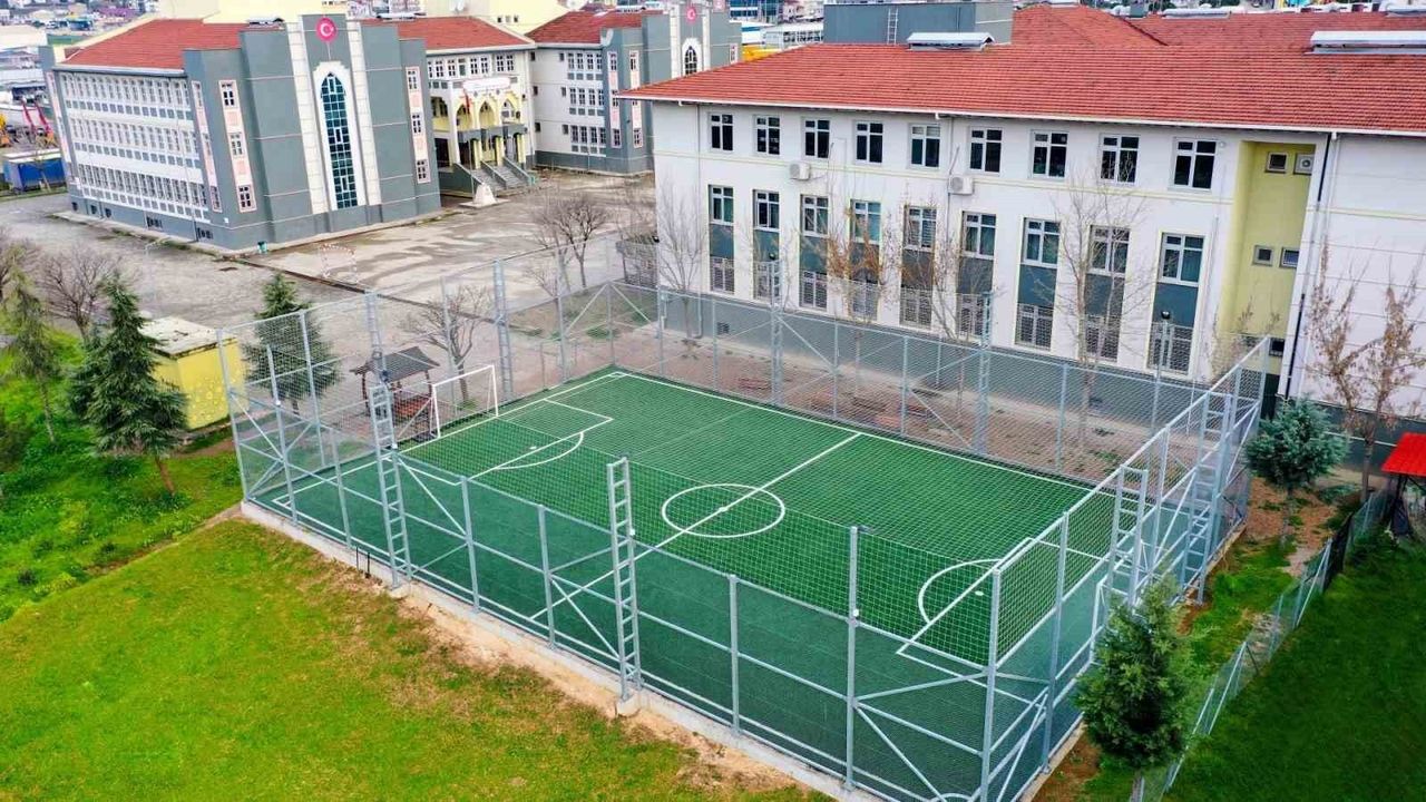 Kocaeli'nin Kırsal Mahallelerine 12 Yeni Futbol Sahası