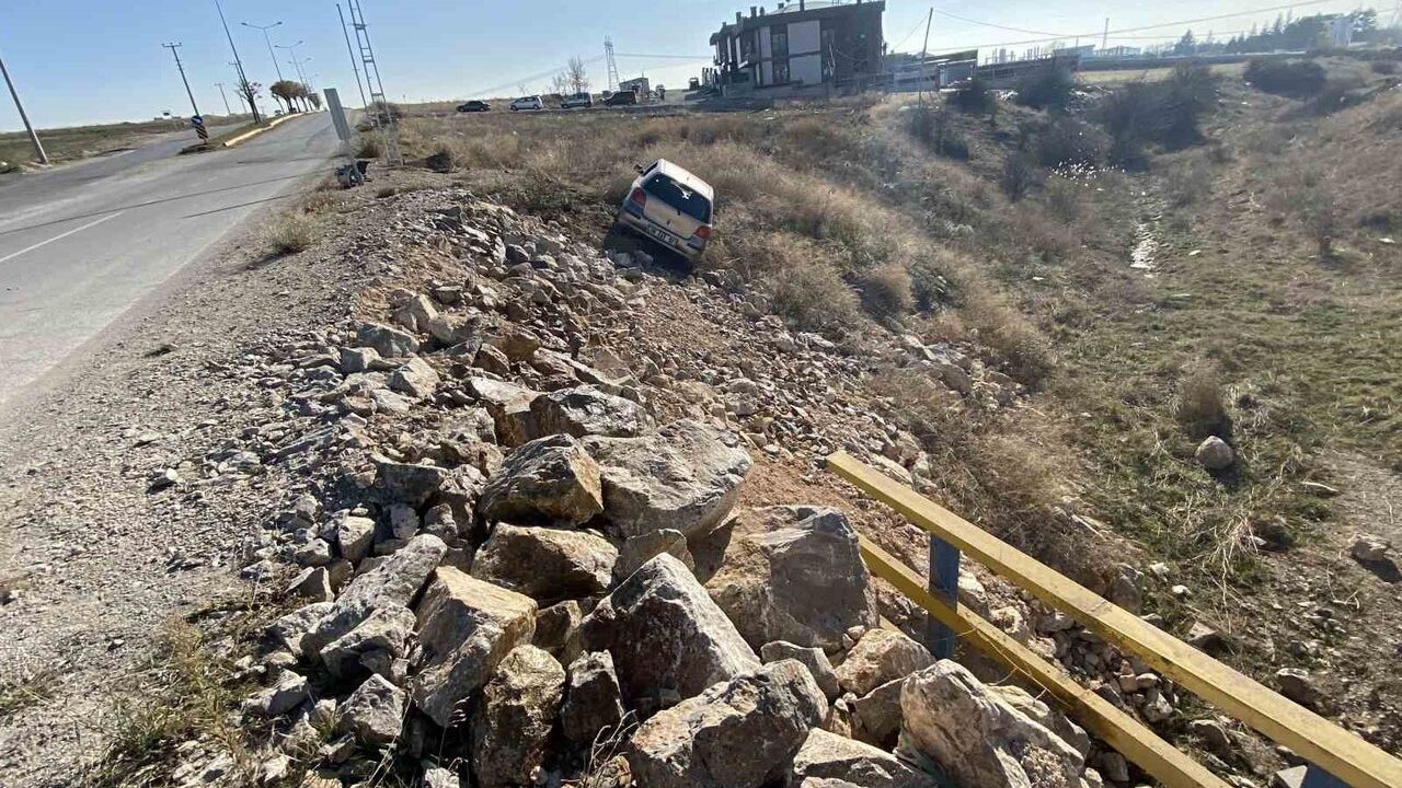 Kontrolden Çıkan Araç Köprüden Düştü