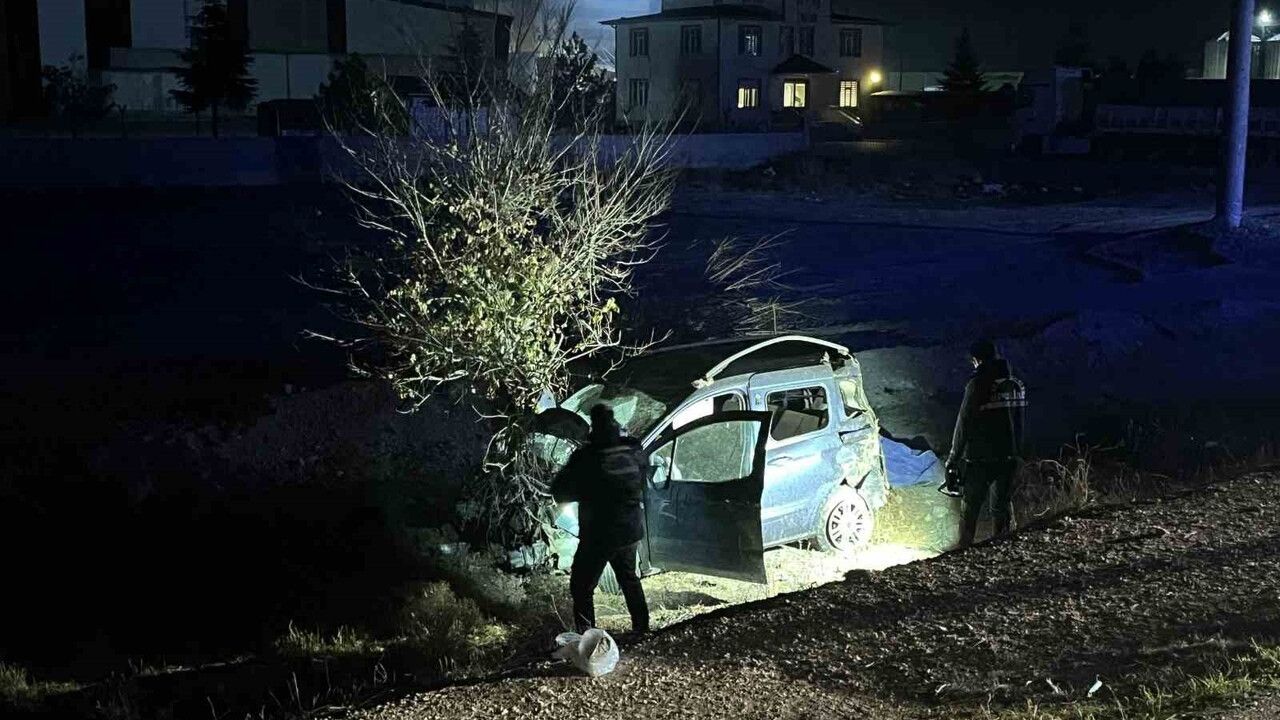 Konya'da Hafif Ticari Araç Devrildi: 1 Ölü, 3 Yaralı