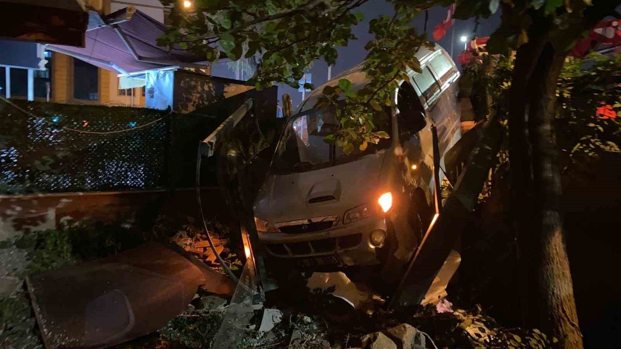 Körfez'de Trafik Kazası: İki Araç Çarpıştı, Bir Yaralı