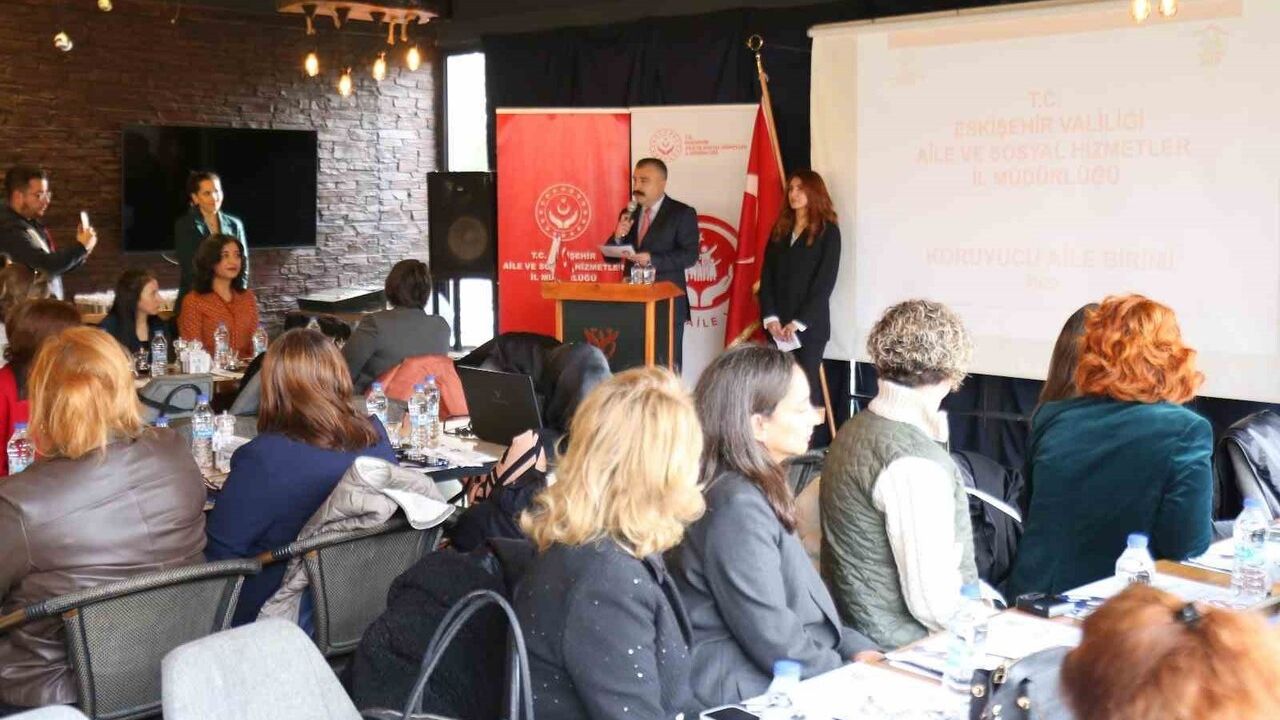 Koruyucu Aile Farkındalık Toplantısı Eskişehir'de Gerçekleştirildi